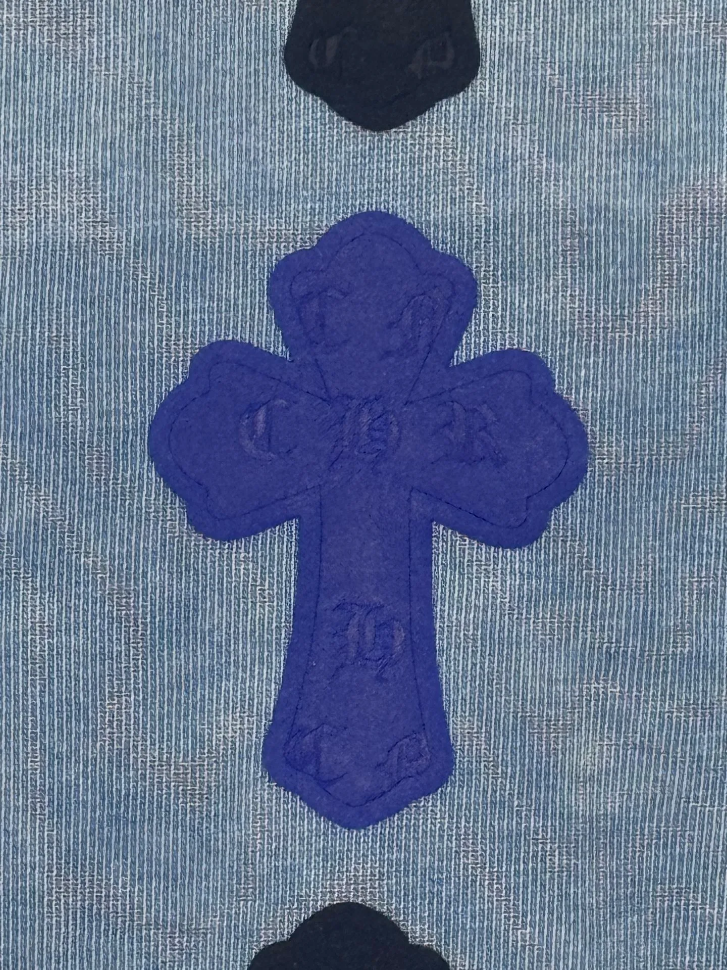 P250 top version, real shot without P, ​​different from market currency) 𝗖𝗵𝗿𝗼𝗺𝗲 𝗛𝗲𝗮𝗿𝘁𝘀/Cro Heart 2025 Autumn and Winter Horseshoe Cross Sticker 3D Glue Couple Casual Long Sleeve 👑The highest version! Customized fabric 320g fabric! Horseshoe cross printing 3D hot glue! The best-selling model in the counter, very comfortable to wear. Accessories: original molded and authenticated collar label➕100% silk wash label. Genuine purchase-grade original hangtag➕matching hanging rope➕3D hanging beads➕original packaging bag. Craftsmanship: The original version has consistent wiring! The highest version of the armhole matching technique! Color: Blue Black Size: S M L XL Style No.: 5175